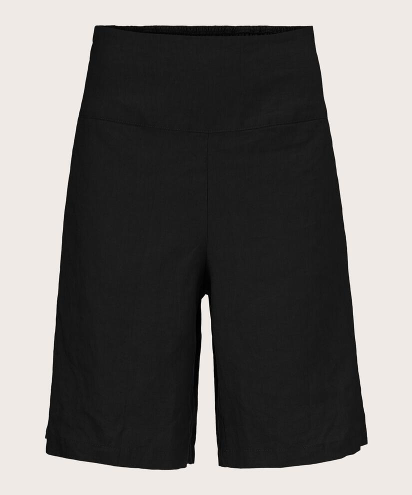 1001396 MaPinja Shorts - Black