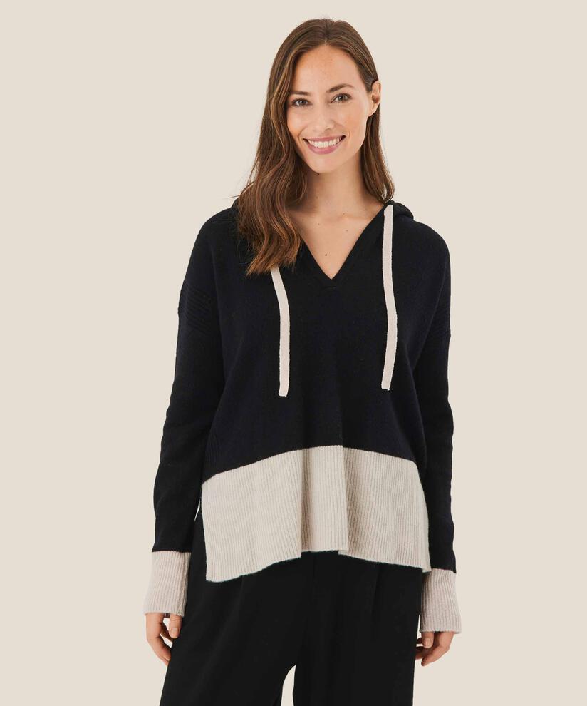 1007776  MaFam Hooded Sweater - Black