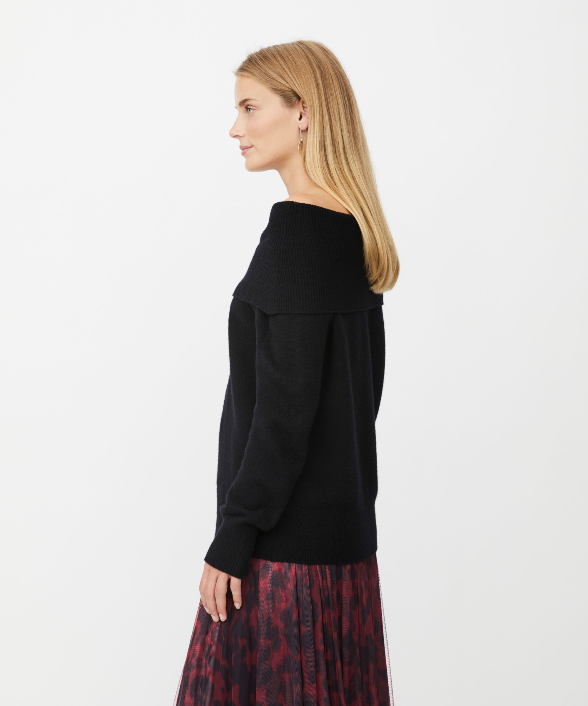 1011540 MaFloraia Sweater - Black