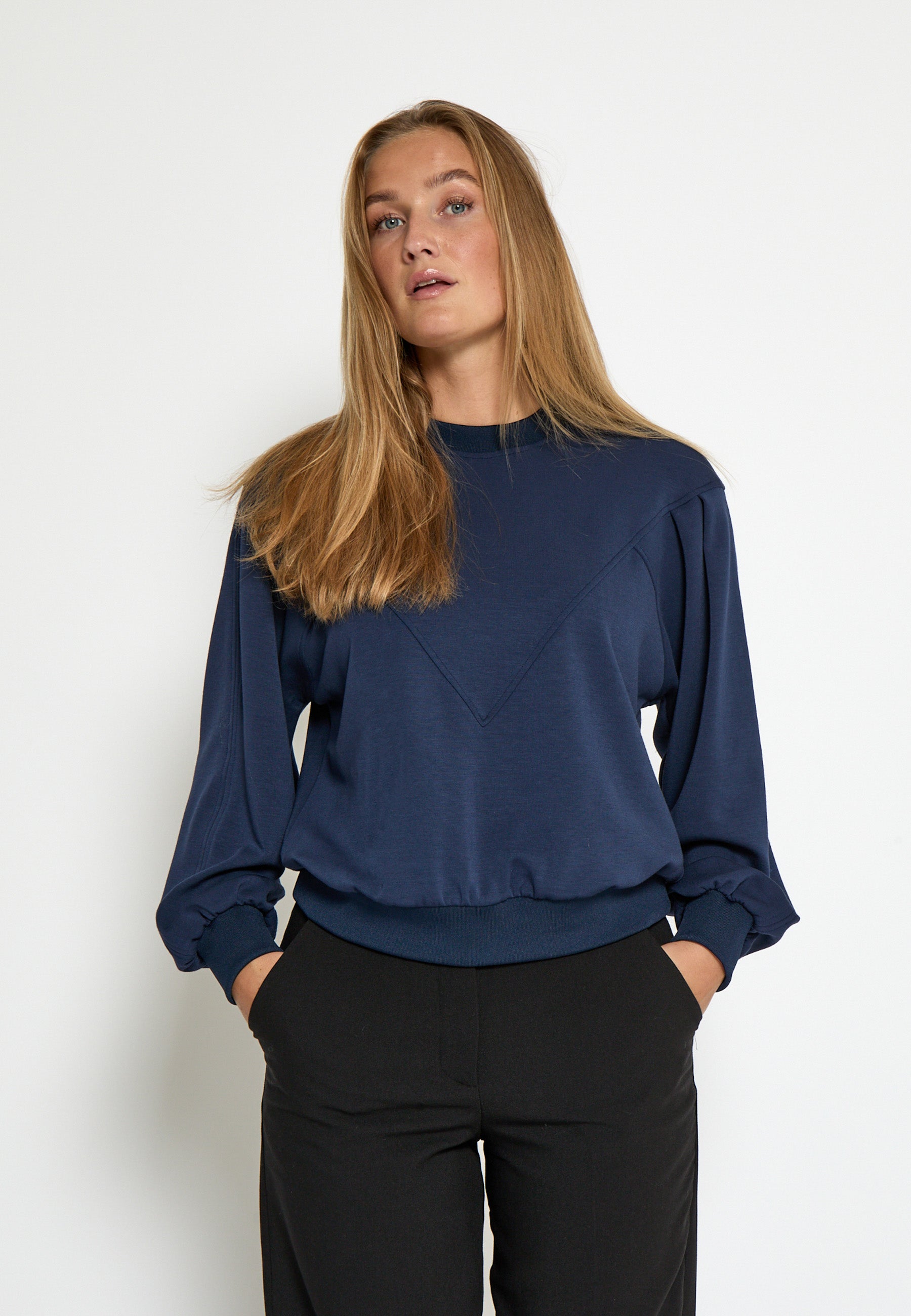 PC8452 Dicette Batleeve Sweatshirt - Black