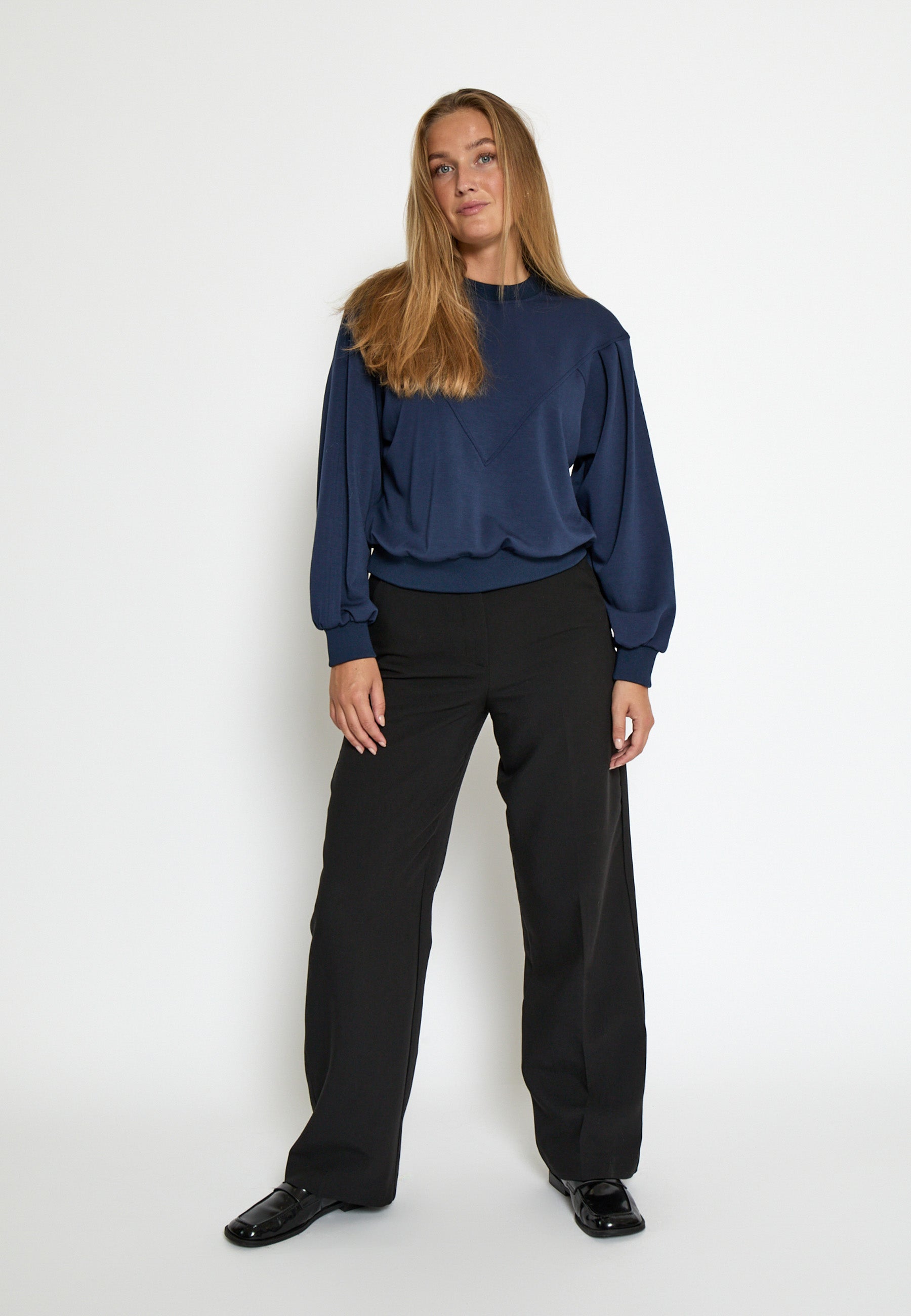 PC8452 Dicette Batleeve Sweatshirt - Black