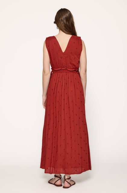 sandwich ladies dresses Sandwich Dressing* If you often feel like your outfit is lacking finesse and you wish you could look more put together, then sandwich dressing is for you! Think of your top